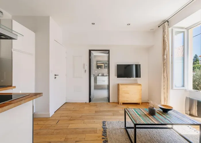 T2 Les Alteas - Cozy & Modern - Quiet Area - Center